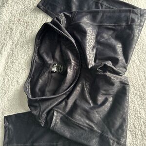 CVG Black Leopard Print Leggings L capri